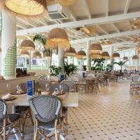 Restaurante de Hotel Atlantis con ventiladores Belleria de Casa Bruno