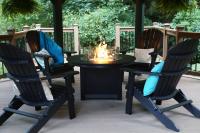 CASA BRUNO grupo de sillas Adirondack Alabama alrededor de un fire pit americano